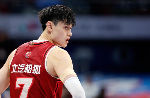 祝福！曾凡博腰椎左侧横突骨折 缺席赛季剩余比赛