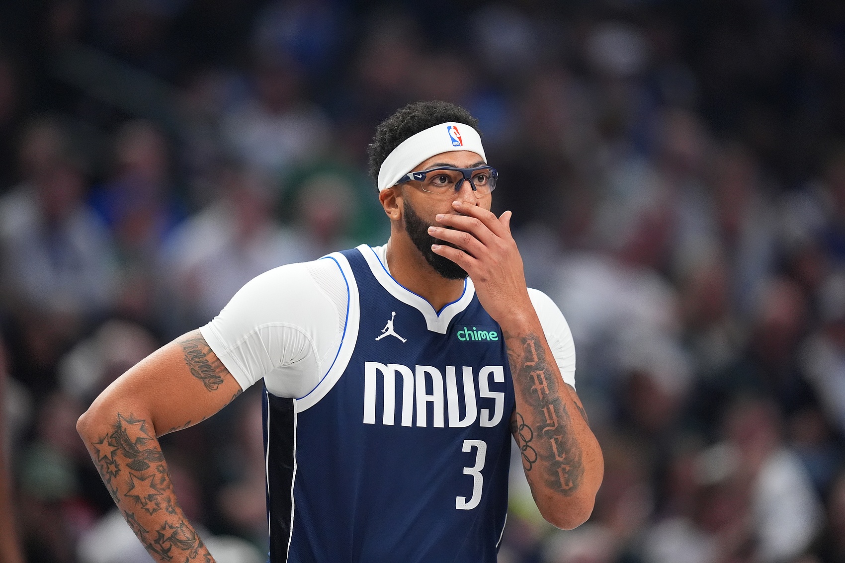 聚合-肯尼：如果浓眉穿西装次数比穿球衣多 那奇才这笔交易就不划算