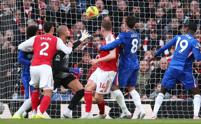 篮球-前英超裁判呼吁严惩角球拉扯行为|任意球|马克-霍尔西|点球|英式橄榄球|太阳报_新浪体育_新浪新闻