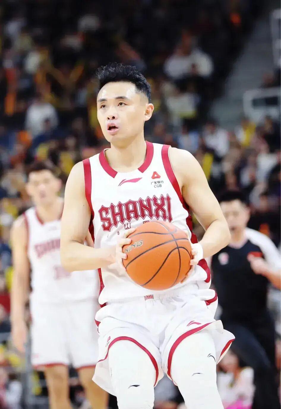 互动-断崖式下滑！CBA三分王成铁匠，四年顶薪合同