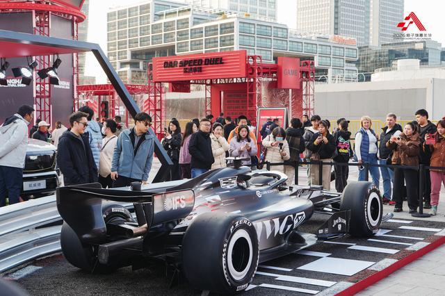 互动-从《飞驰人生》到飞驰人生：2026格子旗嘉年华启幕 经典F1战车亮相西岸