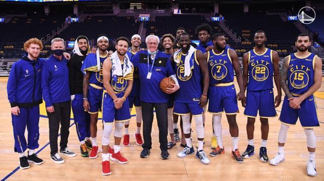 1610210421194045185.jpg 搜狐体育权威社区-真就一人一城呗!勇士主场记分员效力58年终退休