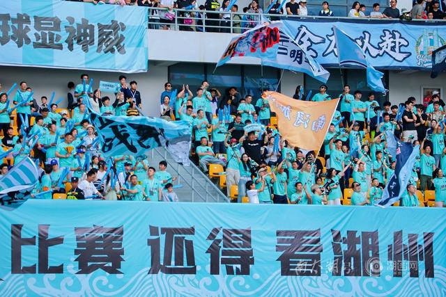 篮球-21635人的心跳,与湖州队同频——“吴越杯”湖州主场首战侧记|杭州|浙江省城市足球联赛|球迷|看台|折页_新浪体育_新浪新闻