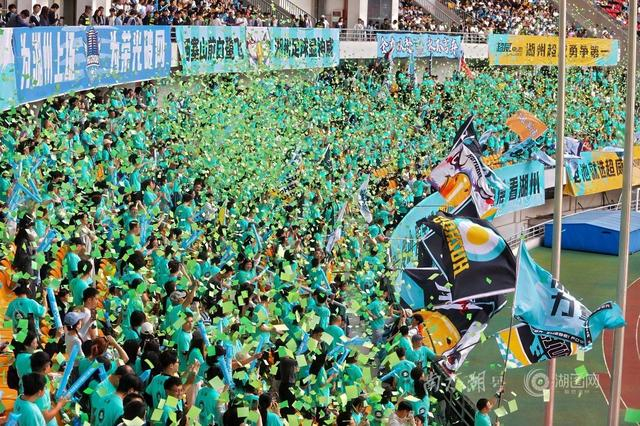 篮球-21635人的心跳,与湖州队同频——“吴越杯”湖州主场首战侧记|杭州|浙江省城市足球联赛|球迷|看台|折页_新浪体育_新浪新闻